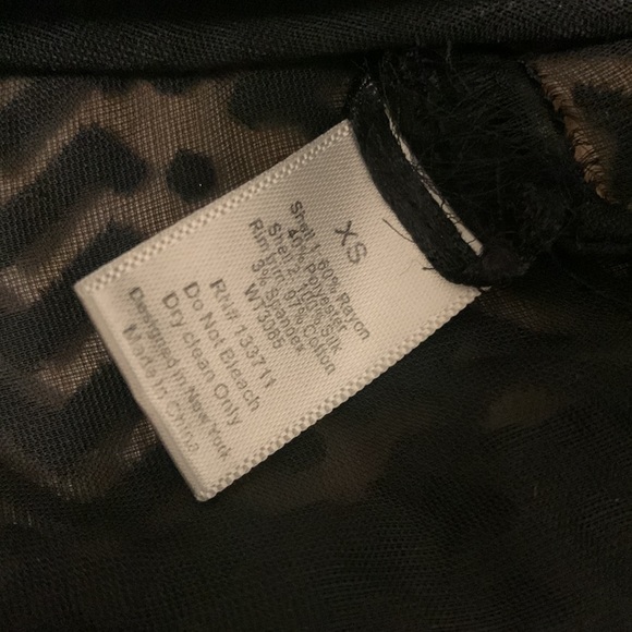 Addison Geometric Pattern Silk Sleeve Top - Picture 6 of 8